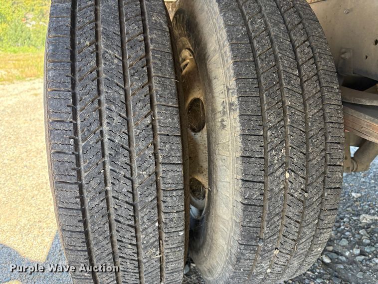 image for item EU8636 2000 Isuzu NPR dump truck