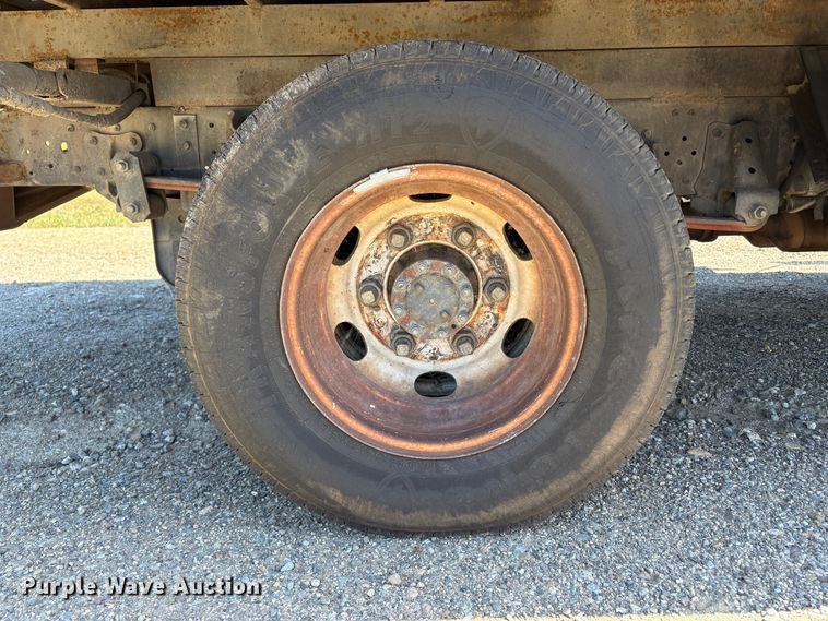 image for item EU8636 2000 Isuzu NPR dump truck