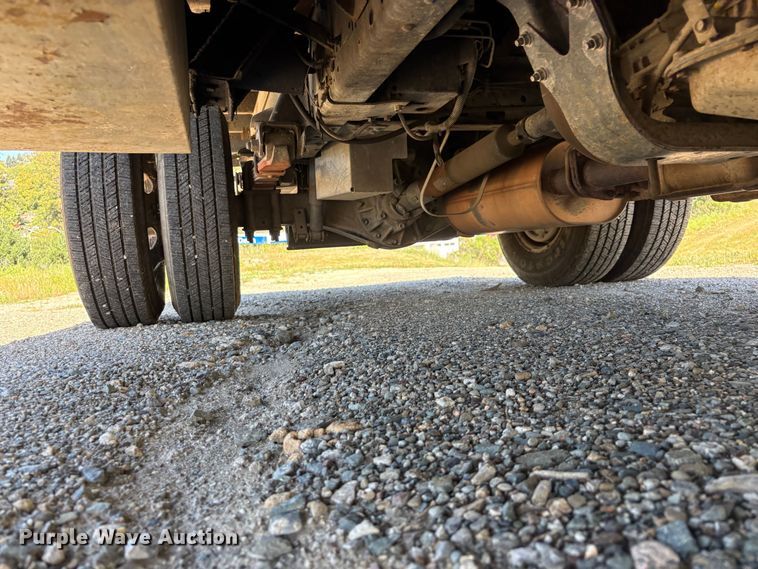 image for item EU8636 2000 Isuzu NPR dump truck