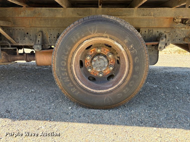 image for item EU8636 2000 Isuzu NPR dump truck