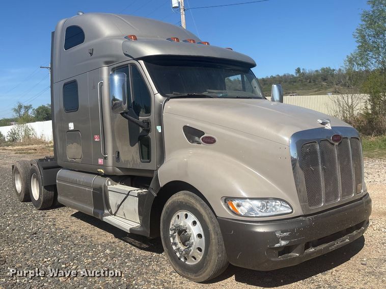 image for item EV2866 2007 Peterbilt 387 semi truck