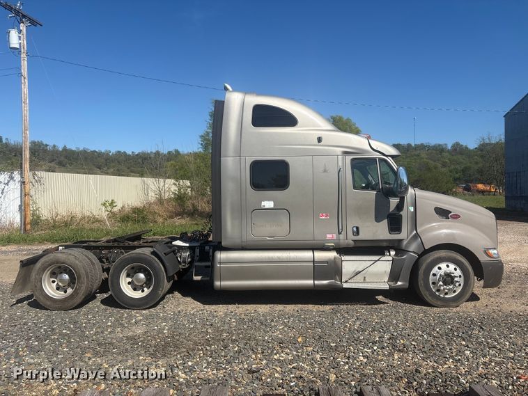 image for item EV2866 2007 Peterbilt 387 semi truck
