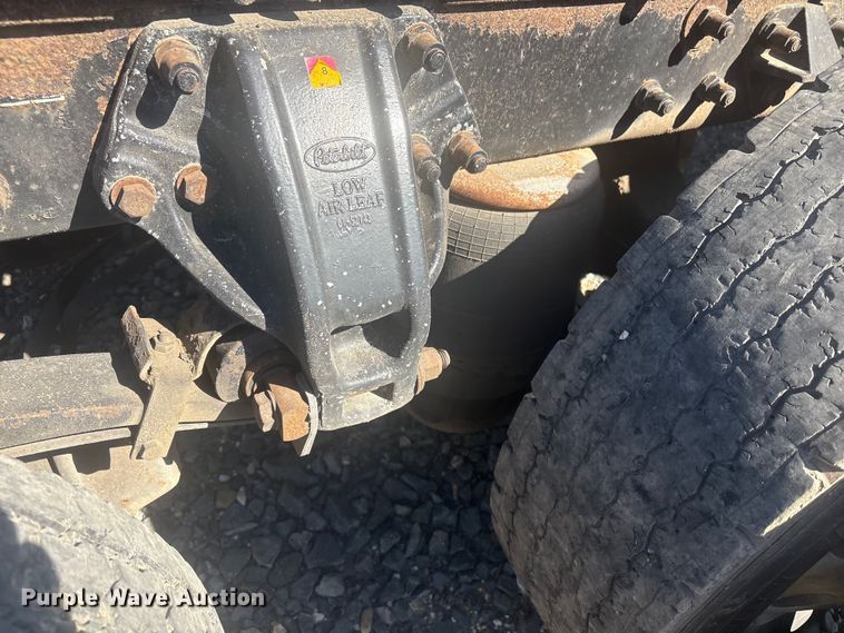 image for item EV2866 2007 Peterbilt 387 semi truck