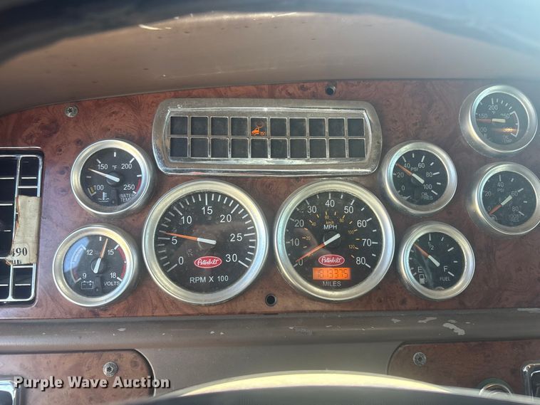 image for item EV2866 2007 Peterbilt 387 semi truck