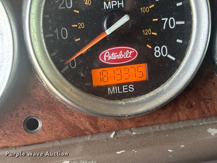 image for item EV2866 2007 Peterbilt 387 semi truck