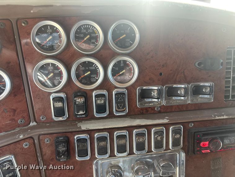 image for item EV2866 2007 Peterbilt 387 semi truck