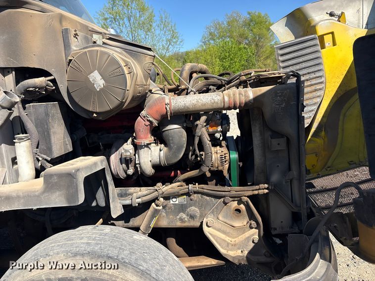 image for item EV2866 2007 Peterbilt 387 semi truck