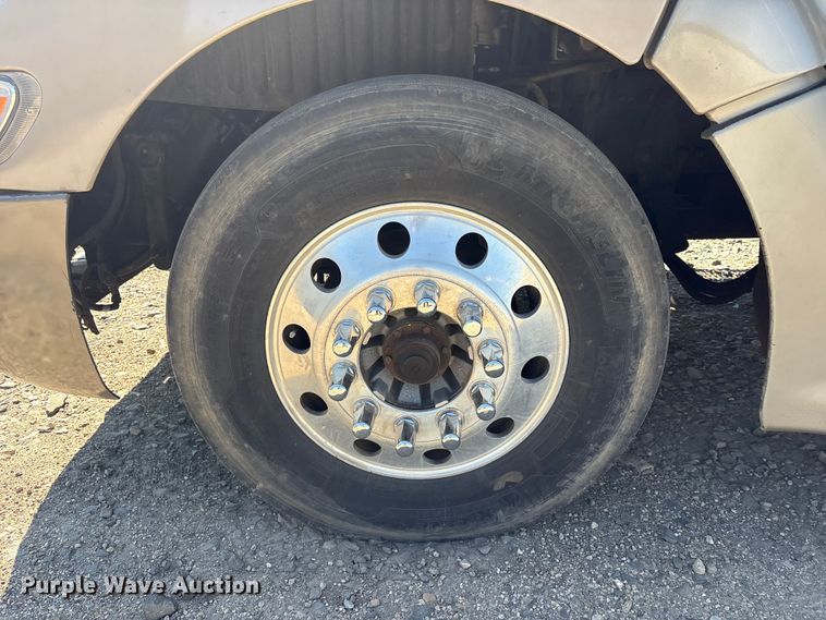 image for item EV2866 2007 Peterbilt 387 semi truck