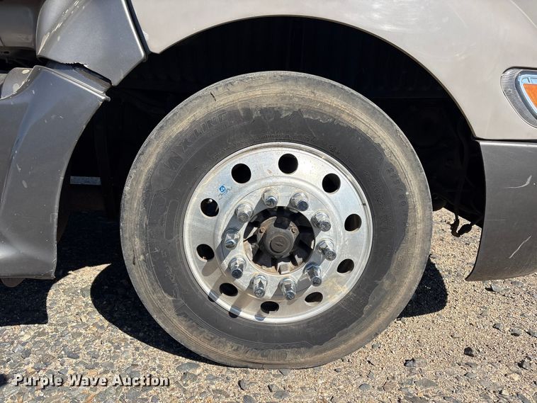 image for item EV2866 2007 Peterbilt 387 semi truck
