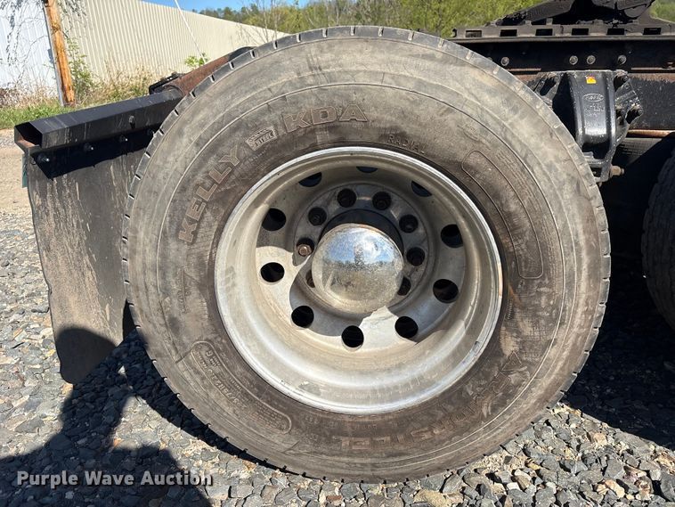 image for item EV2866 2007 Peterbilt 387 semi truck