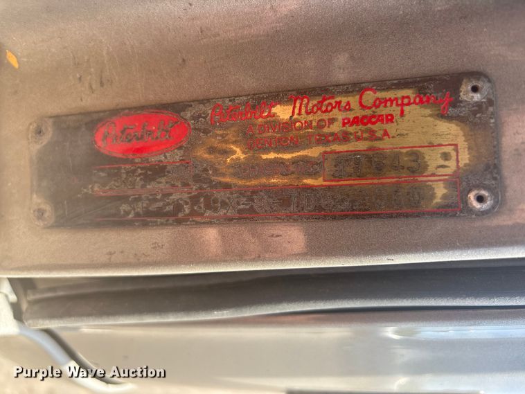 image for item EV2866 2007 Peterbilt 387 semi truck
