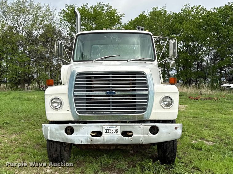 image for item EV7714 1982 Ford F8000 semi truck