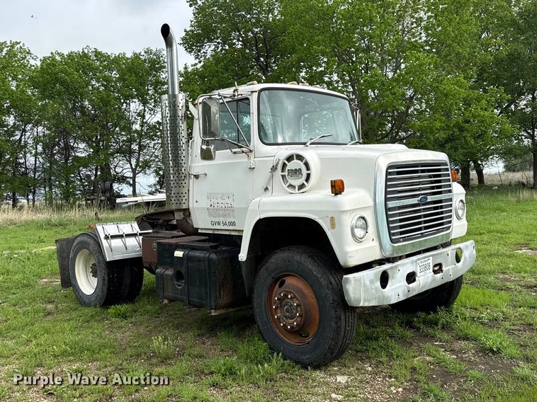 image for item EV7714 1982 Ford F8000 semi truck