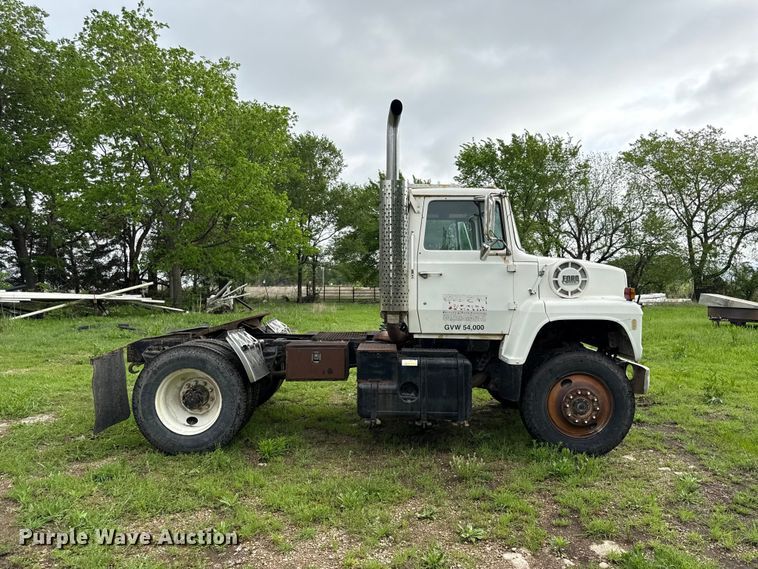 image for item EV7714 1982 Ford F8000 semi truck