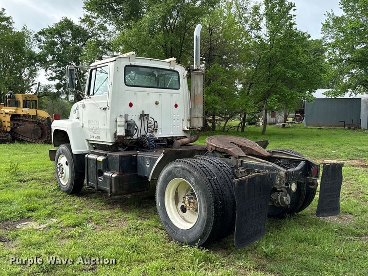 image for item EV7714 1982 Ford F8000 semi truck