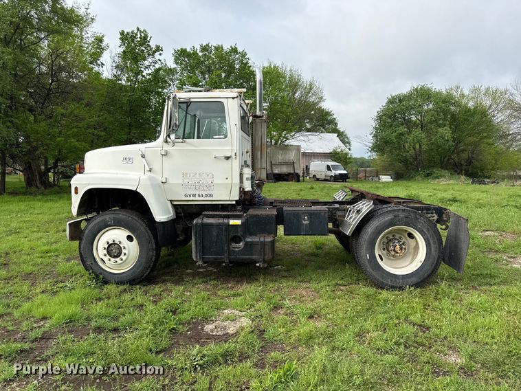 image for item EV7714 1982 Ford F8000 semi truck