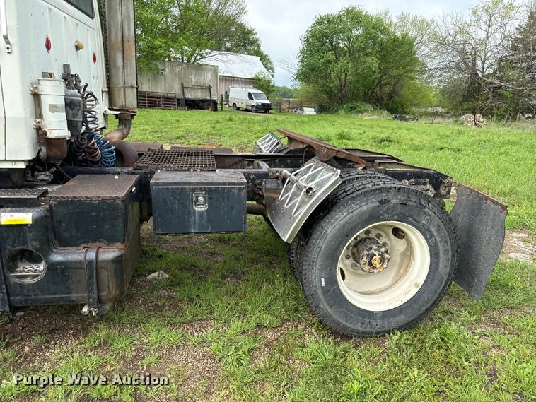 image for item EV7714 1982 Ford F8000 semi truck