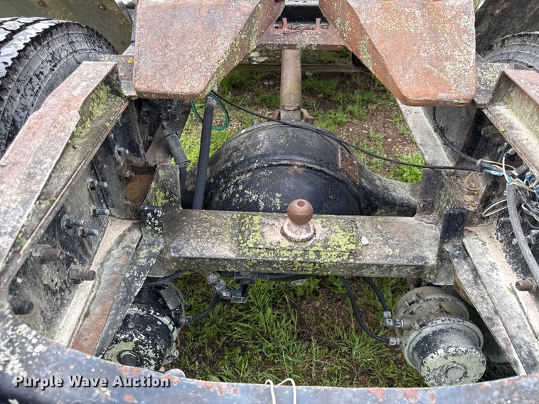 image for item EV7714 1982 Ford F8000 semi truck