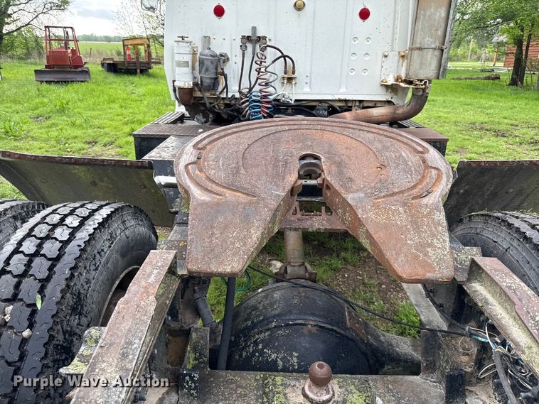 image for item EV7714 1982 Ford F8000 semi truck