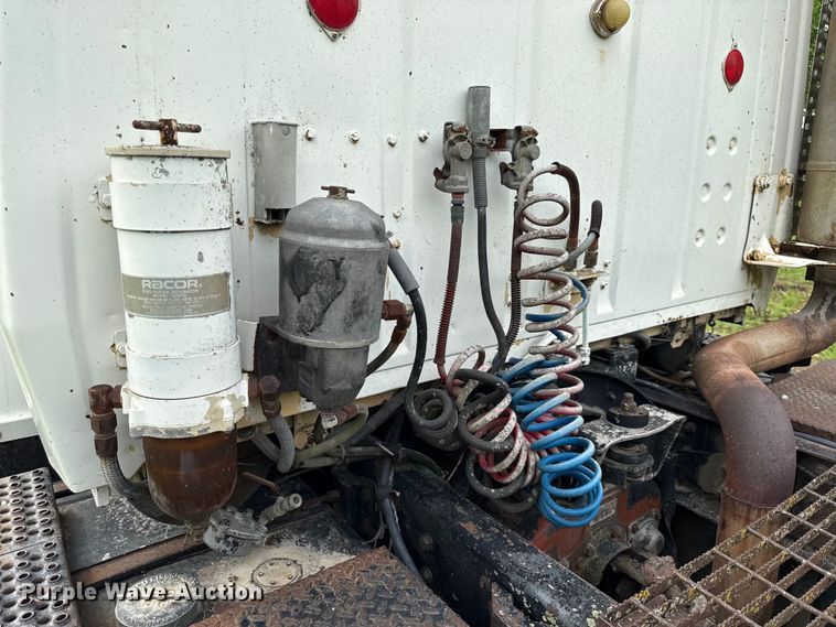 image for item EV7714 1982 Ford F8000 semi truck