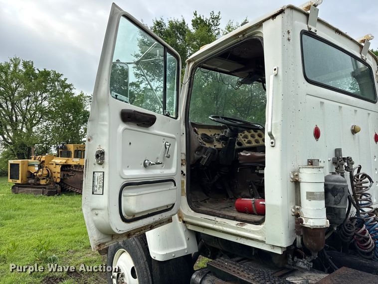 image for item EV7714 1982 Ford F8000 semi truck