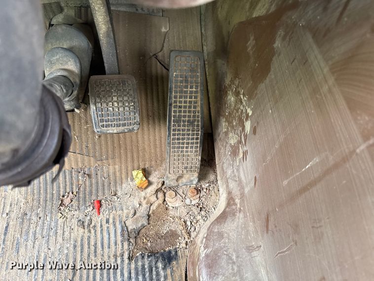 image for item EV7714 1982 Ford F8000 semi truck