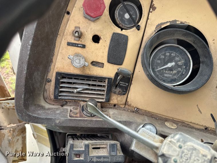 image for item EV7714 1982 Ford F8000 semi truck