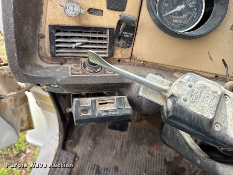 image for item EV7714 1982 Ford F8000 semi truck