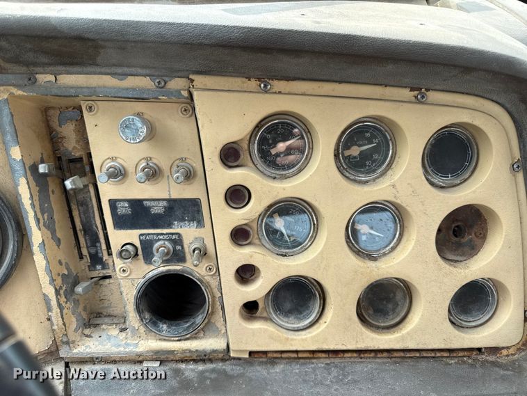 image for item EV7714 1982 Ford F8000 semi truck