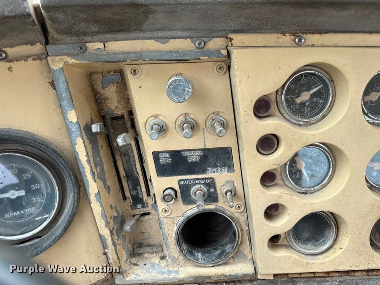 image for item EV7714 1982 Ford F8000 semi truck