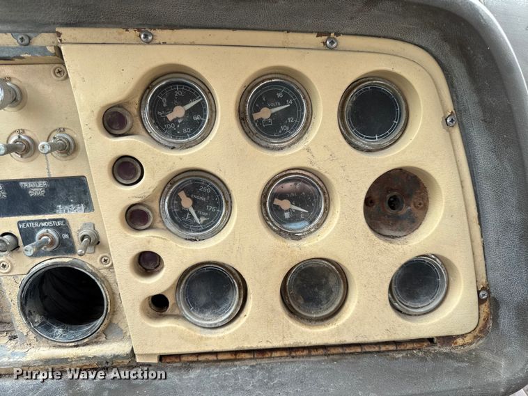 image for item EV7714 1982 Ford F8000 semi truck