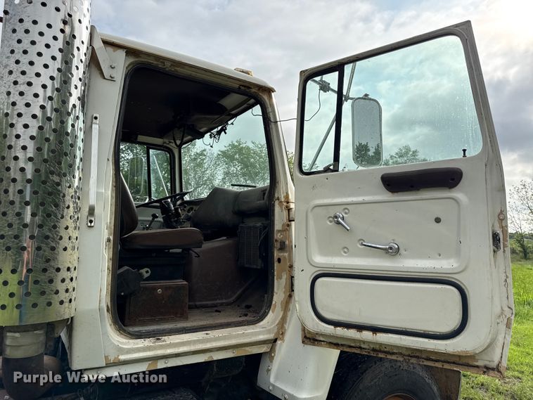 image for item EV7714 1982 Ford F8000 semi truck