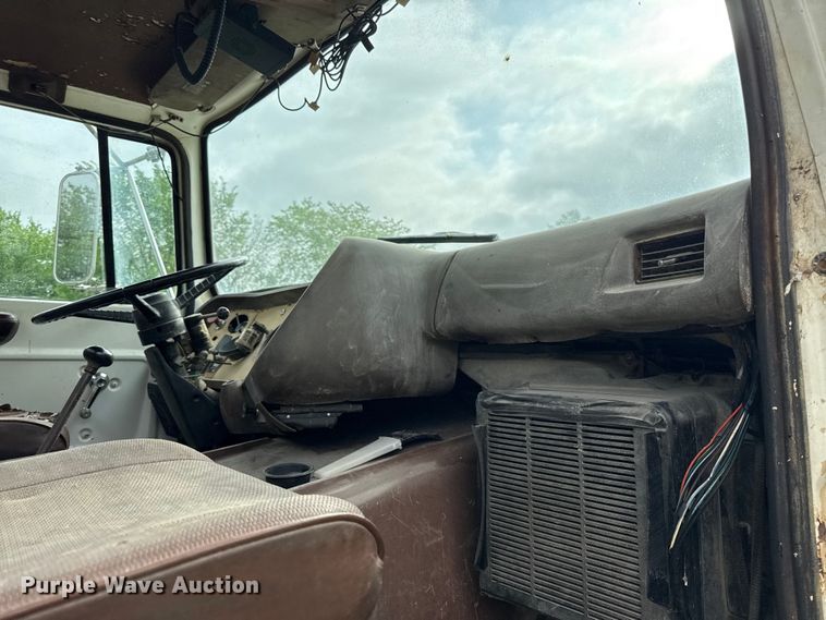 image for item EV7714 1982 Ford F8000 semi truck