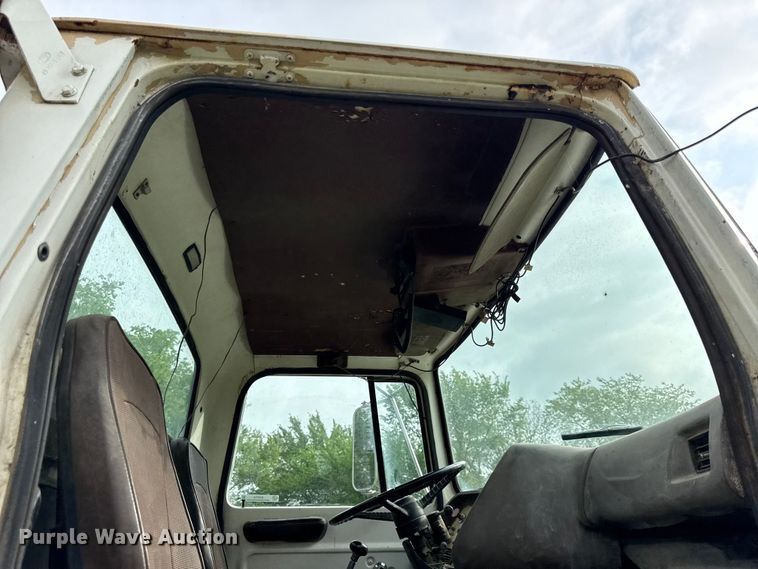 image for item EV7714 1982 Ford F8000 semi truck