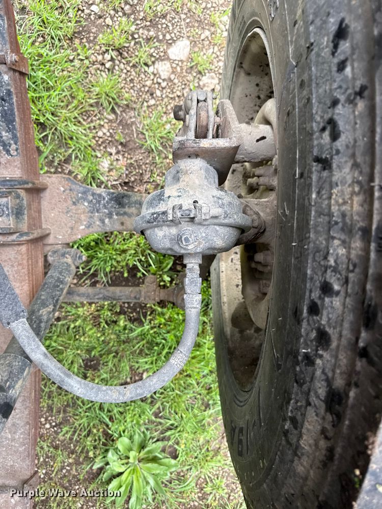 image for item EV7714 1982 Ford F8000 semi truck