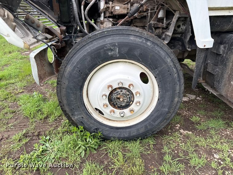 image for item EV7714 1982 Ford F8000 semi truck