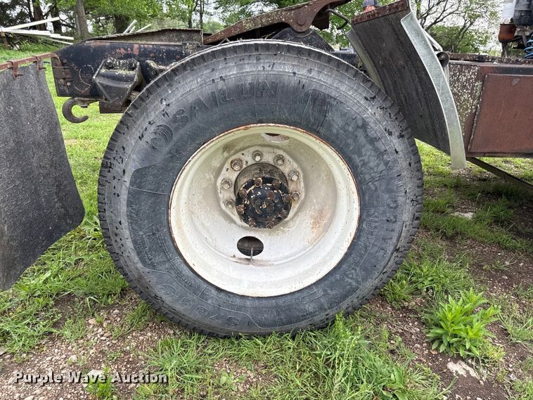 image for item EV7714 1982 Ford F8000 semi truck
