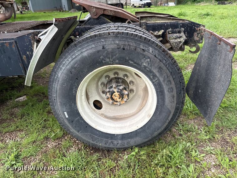 image for item EV7714 1982 Ford F8000 semi truck