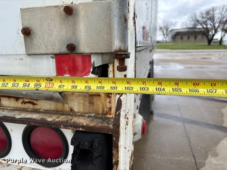 image for item FB3353 2001 Stoughton dry van trailer