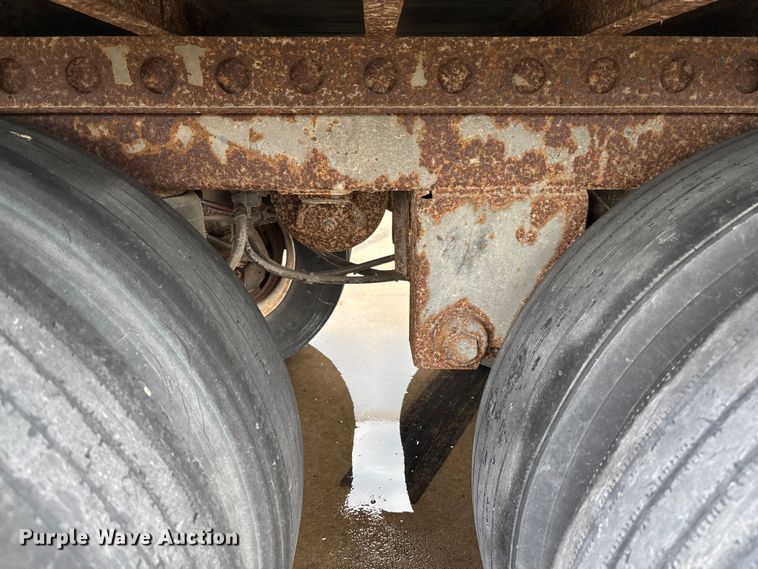 image for item FB3353 2001 Stoughton dry van trailer