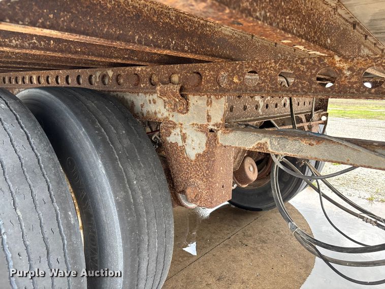image for item FB3353 2001 Stoughton dry van trailer