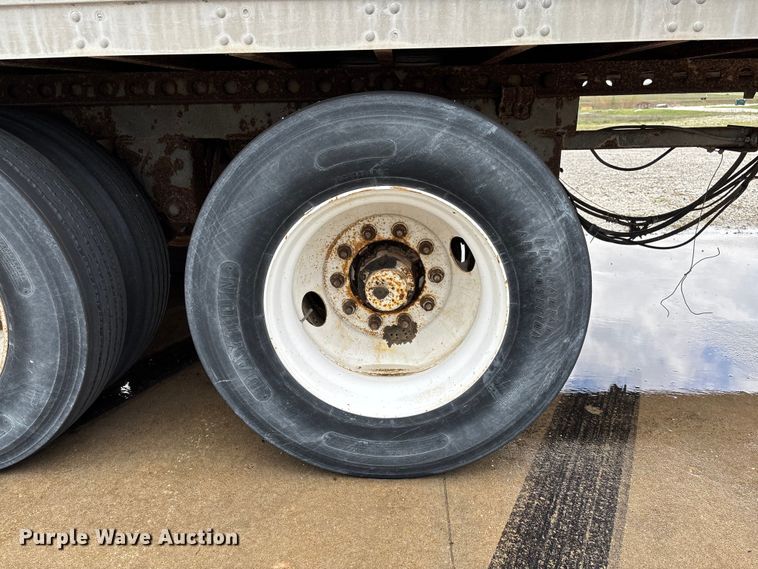 image for item FB3353 2001 Stoughton dry van trailer
