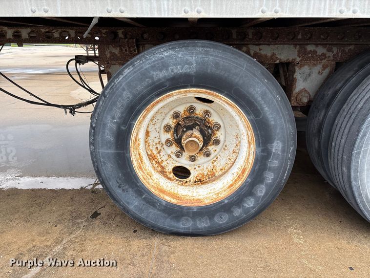 image for item FB3353 2001 Stoughton dry van trailer