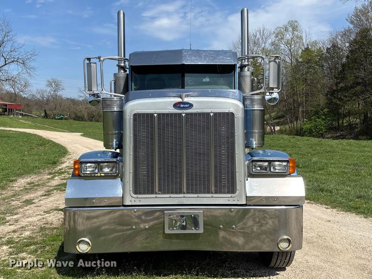 image for item FB3385 2007 Peterbilt 379 semi truck
