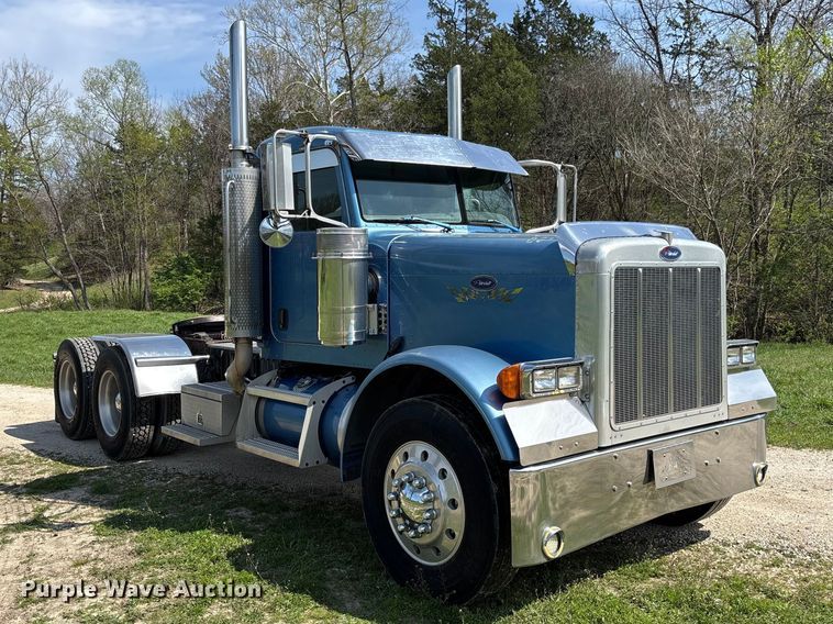image for item FB3385 2007 Peterbilt 379 semi truck