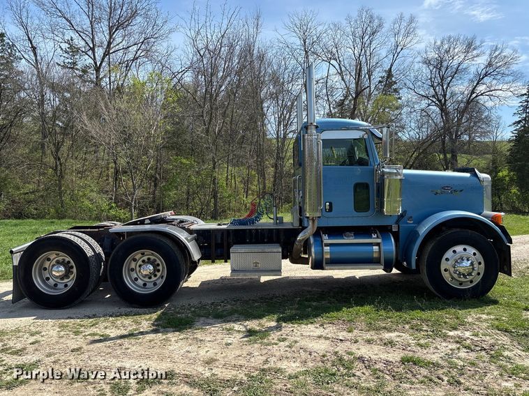 image for item FB3385 2007 Peterbilt 379 semi truck