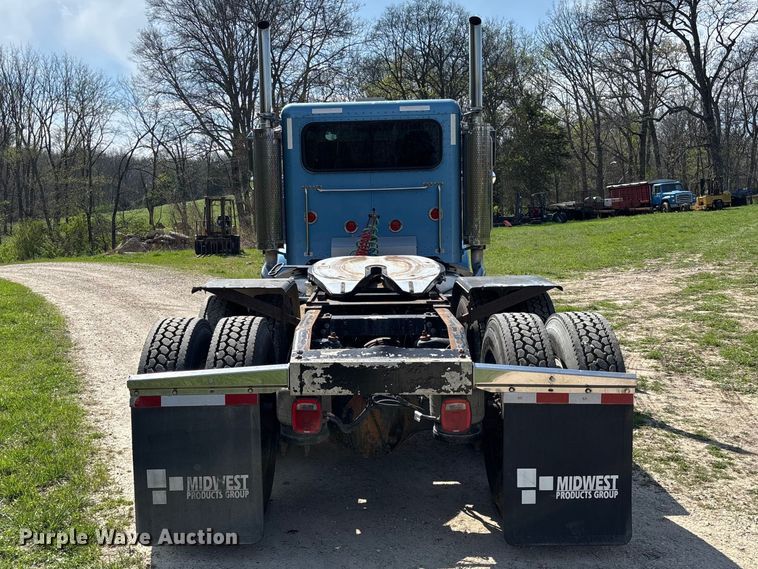 image for item FB3385 2007 Peterbilt 379 semi truck