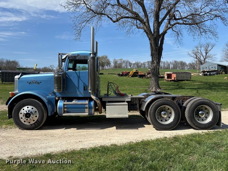 image for item FB3385 2007 Peterbilt 379 semi truck