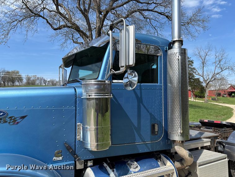 image for item FB3385 2007 Peterbilt 379 semi truck