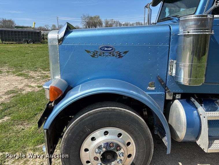 image for item FB3385 2007 Peterbilt 379 semi truck